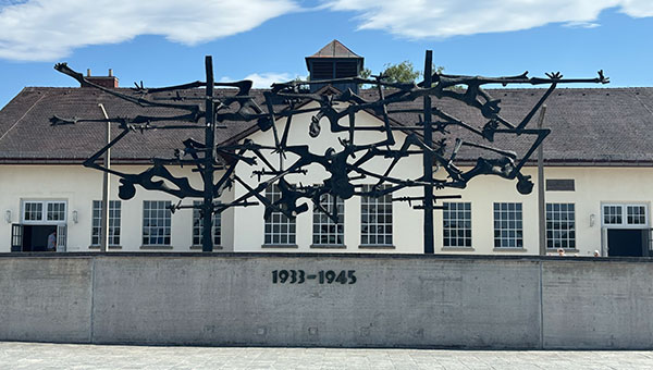 Nie wieder ist jetzt - Gedenkstättenfahrt des btg nach Dachau/München